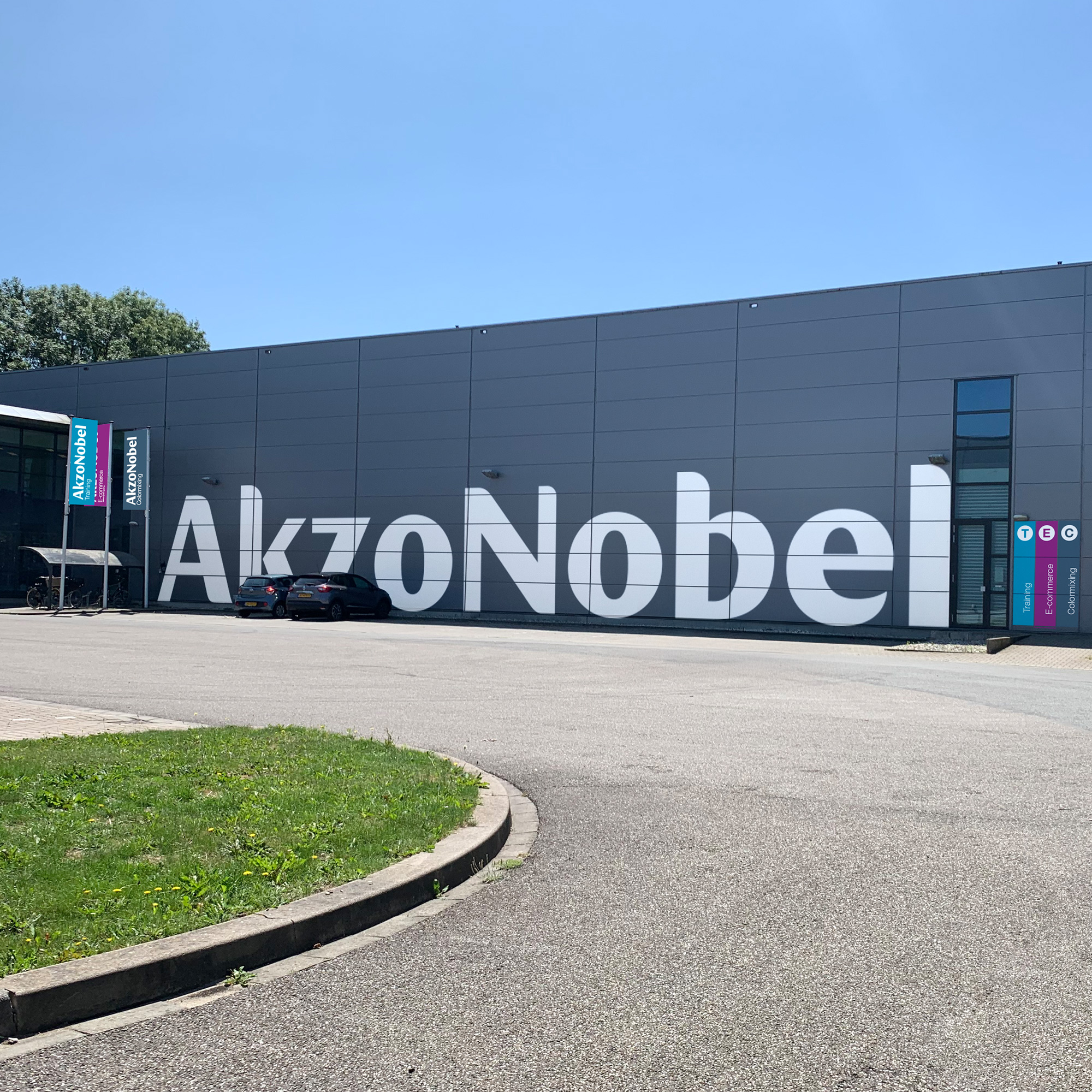 AkzoNobel-signing